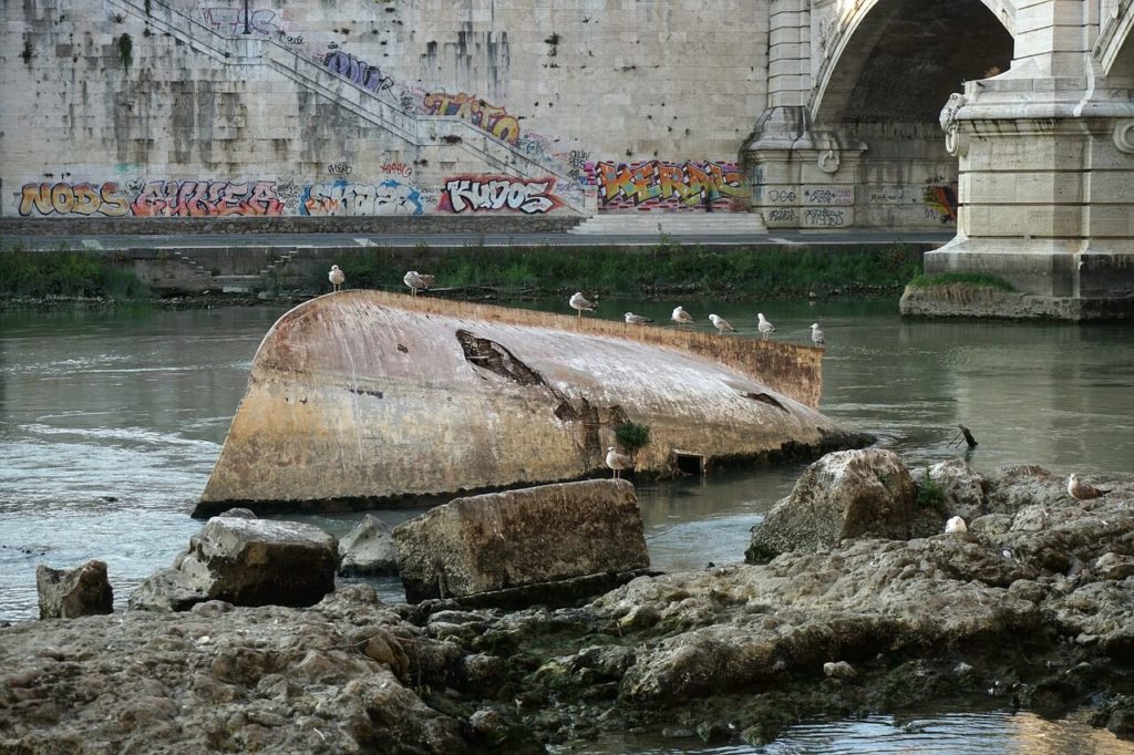 verschmutzter Tiber in Rom