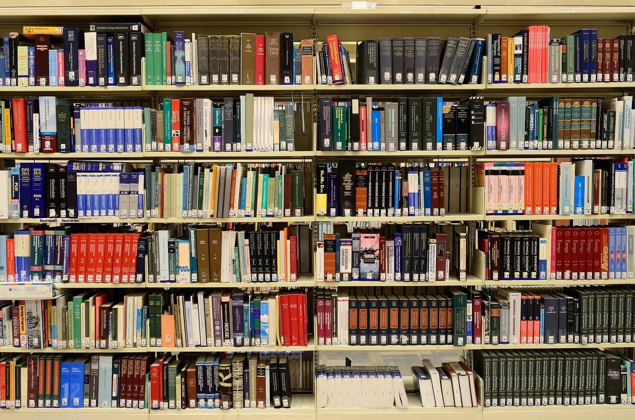 Bücherregal in einem New Yorker Bücherladen