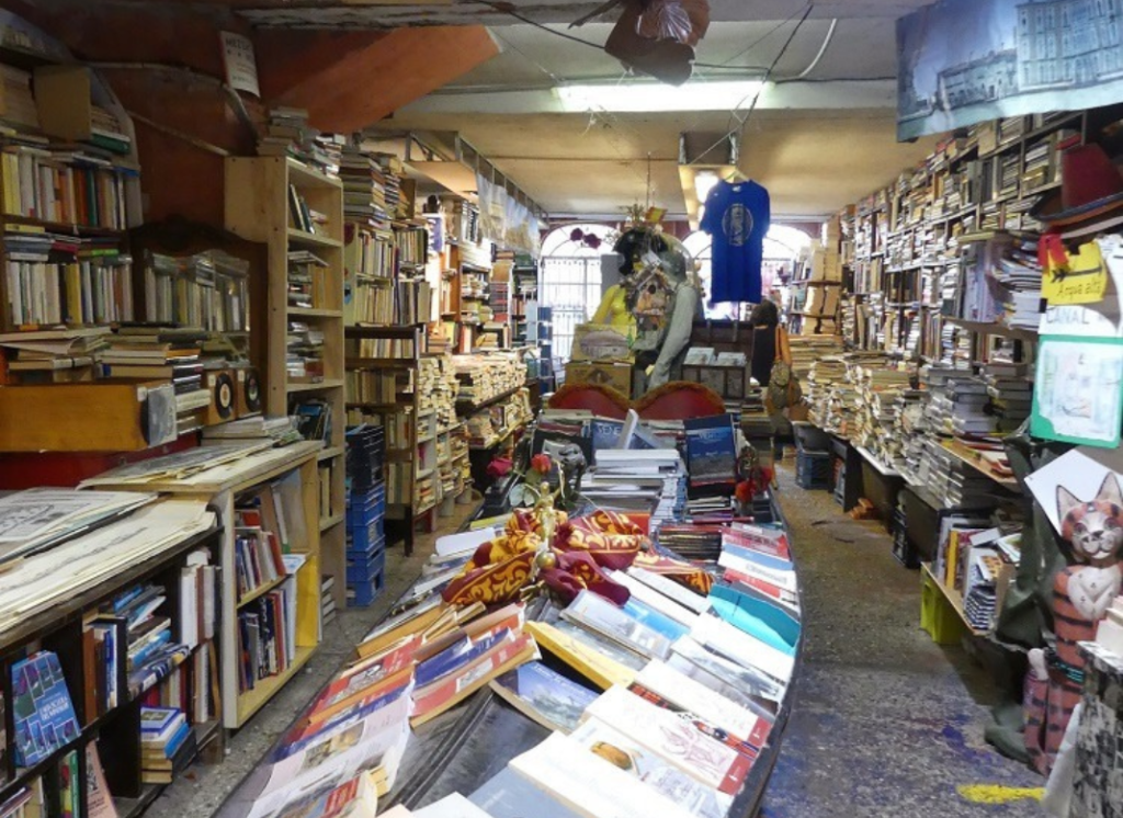 Libreria Acqua Alta Buchladen in Venedig
