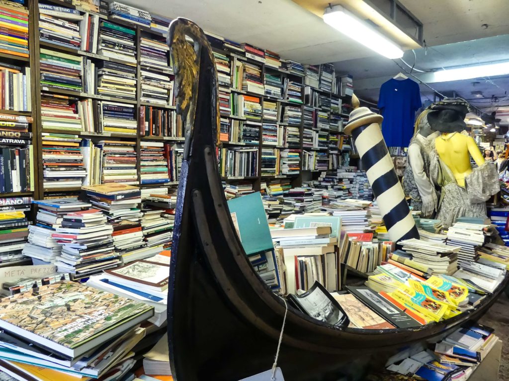 Der Buchladen Libreria Acqua Alta in Venedig