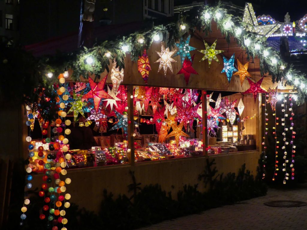 Bunte Hütte auf dem Leipziger Weihnachtsmarkt