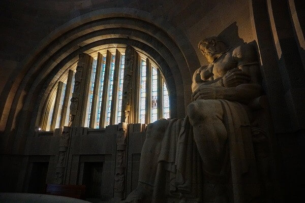 Statue im Inneren des Völkerschlachtdenkmals