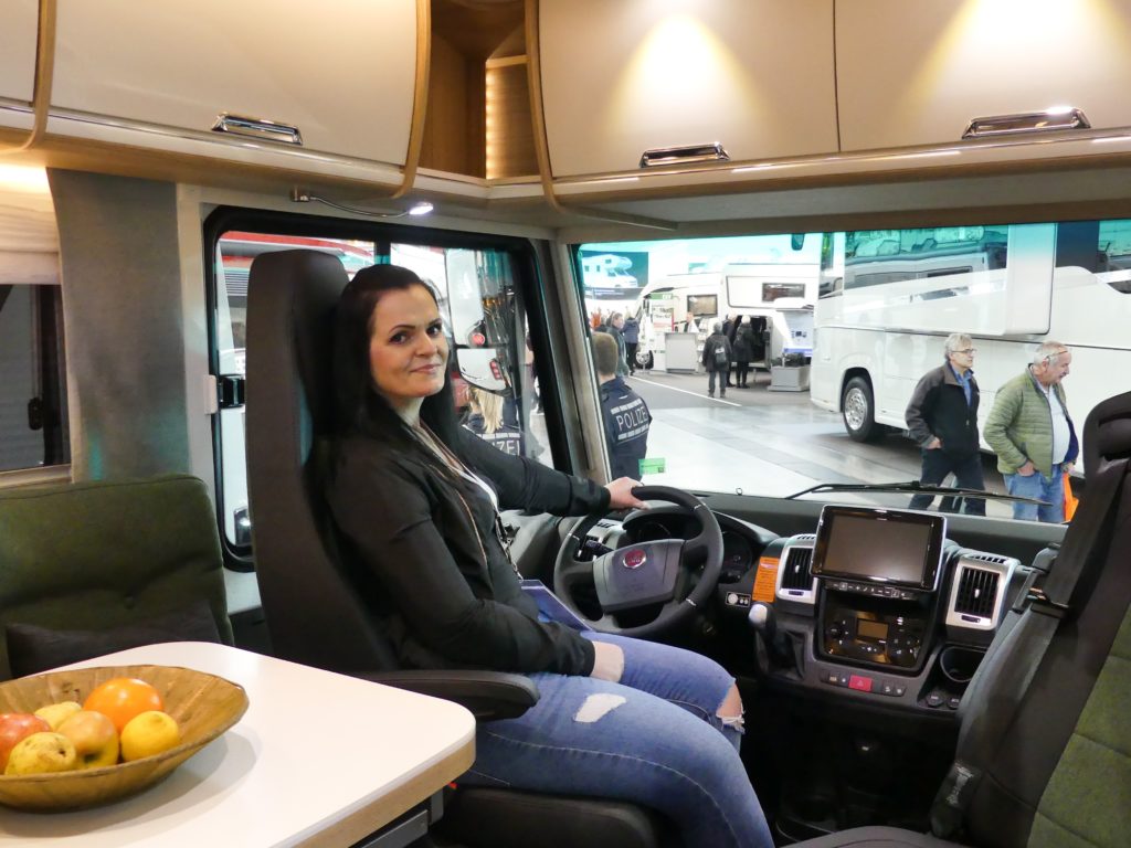 Maria im Wohnmobil CMT Urlaubsmesse Stuttgart