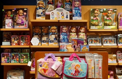 Disney Puppen in Disney Store in der Sunshine City Ikebukuro