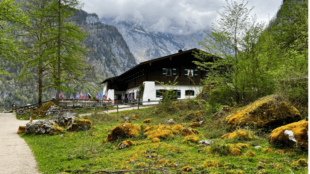 Saletalm Königssee Gaststätte, Berchtesgaden Nationalpark Hütte, Bootsfahrt Königssee Ausflugsziel, Obersee Wanderung Bayern, Almhütte Salet malerisch