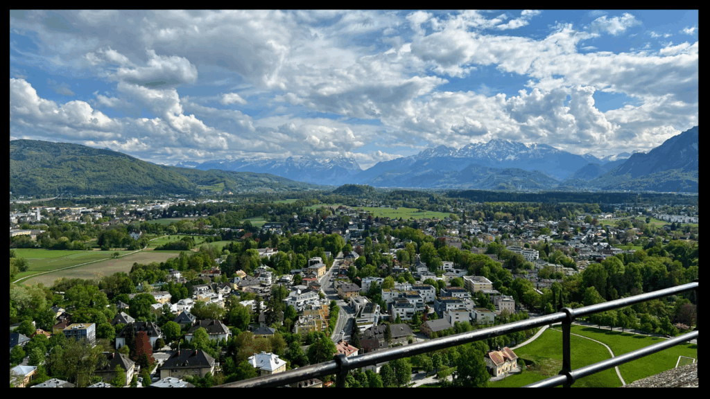 Blick von der Festung Hohensalzburg über Salzburg und die Salzach