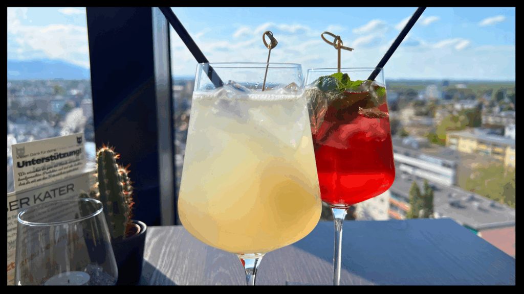 Blick von der Rooftop Bar des Arte Hotels Salzburg auf die Altstadt und die Festung Hohensalzburg