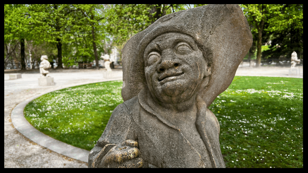 Zwerg im Zwerglgarten Schloss Mirabell in Salzburg