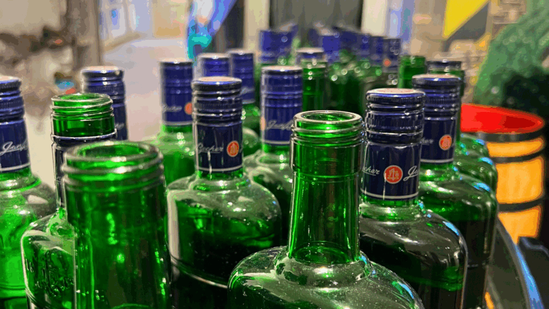 Original Becherovka Kräuterlikör Flasche, tschechische Spezialität aus Karlsbad, Karlovy Vary.